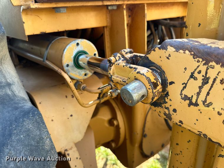 image for item DD3350 Case  585E forklift