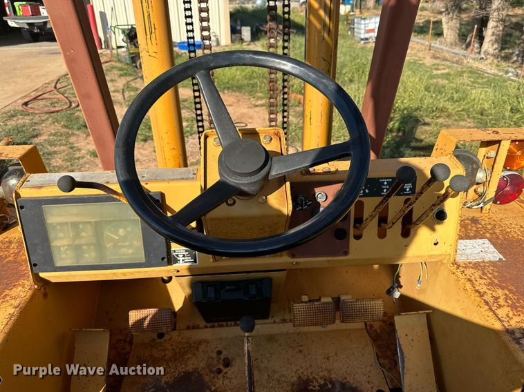 image for item DD3350 Case  585E forklift