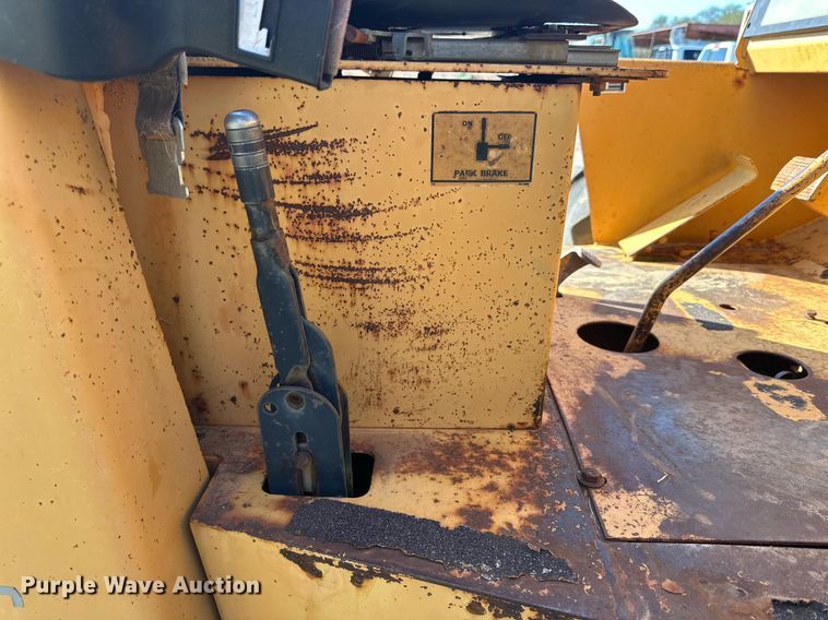 image for item DD3350 Case  585E forklift