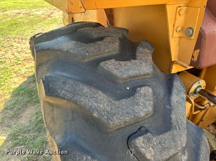 image for item DD3350 Case  585E forklift