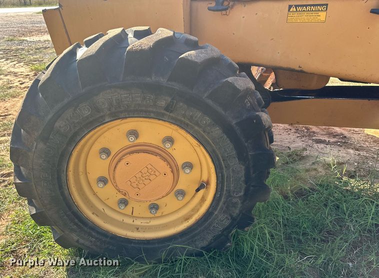 image for item DD3350 Case  585E forklift