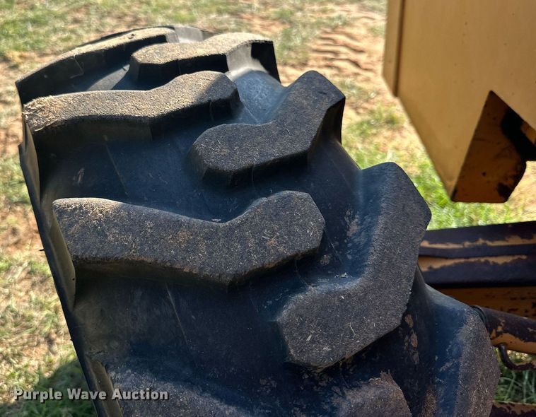 image for item DD3350 Case  585E forklift