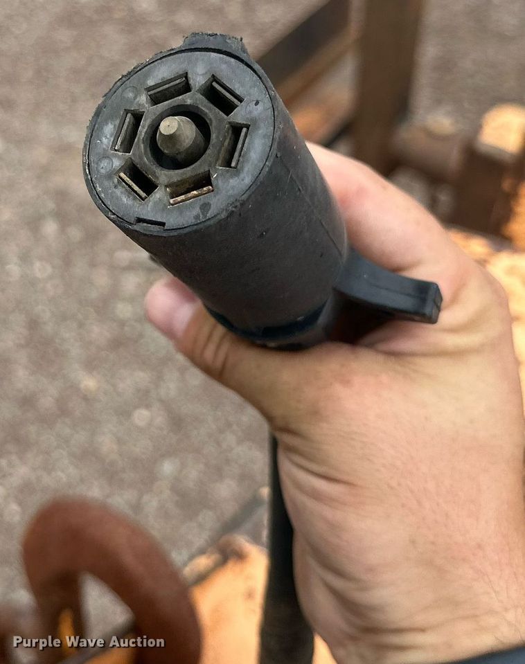 image for item DD3357 2003 Butler pole trailer