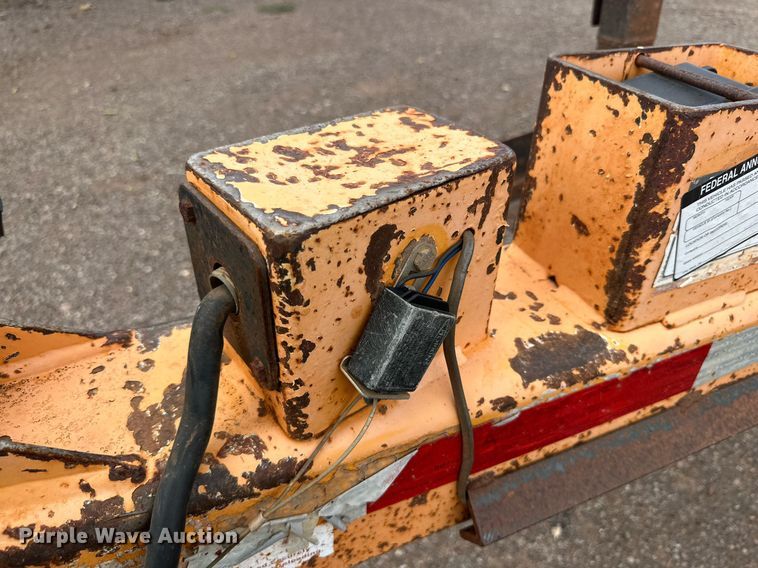 image for item DD3357 2003 Butler pole trailer