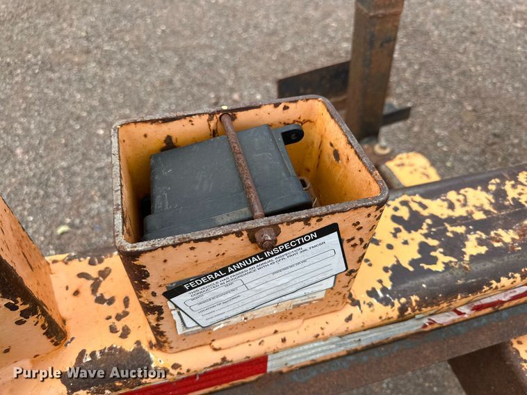 image for item DD3357 2003 Butler pole trailer