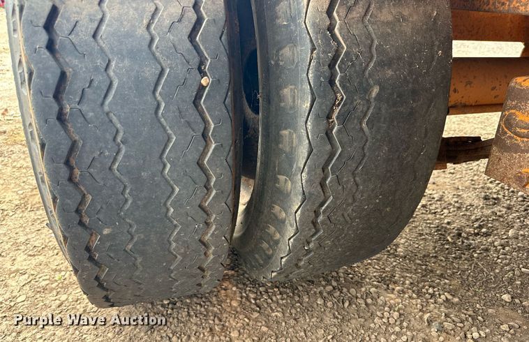 image for item DD3357 2003 Butler pole trailer