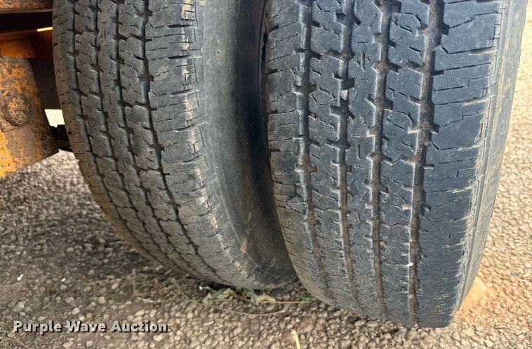 image for item DD3357 2003 Butler pole trailer