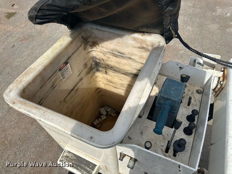 image for item DD3358 2017 Ford F550 Super Duty XL bucket truck