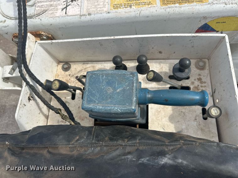 image for item DD3358 2017 Ford F550 Super Duty XL bucket truck