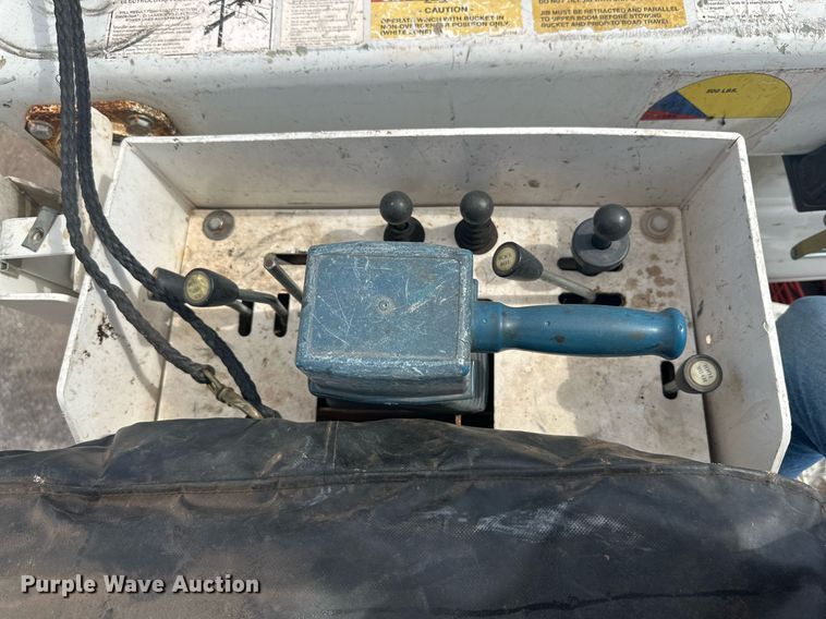 image for item DD3358 2017 Ford F550 Super Duty XL bucket truck