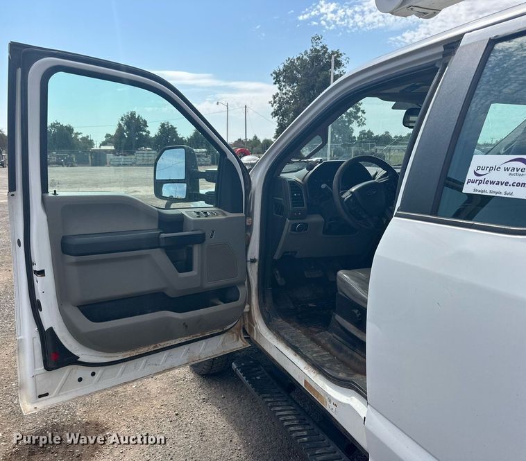 image for item DD3358 2017 Ford F550 Super Duty XL bucket truck