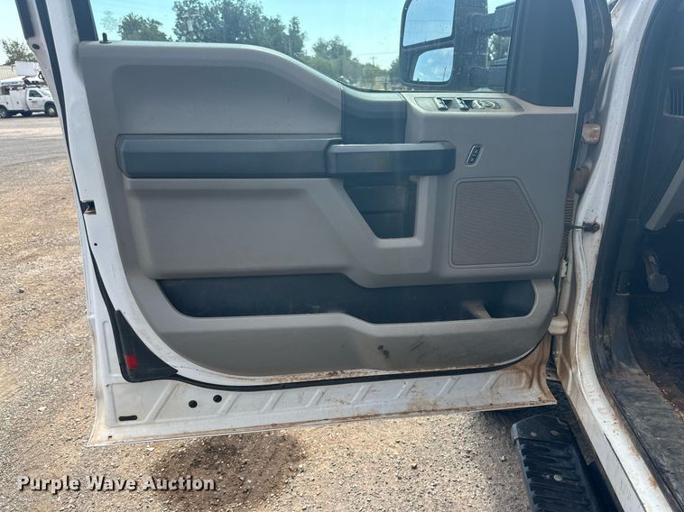 image for item DD3358 2017 Ford F550 Super Duty XL bucket truck