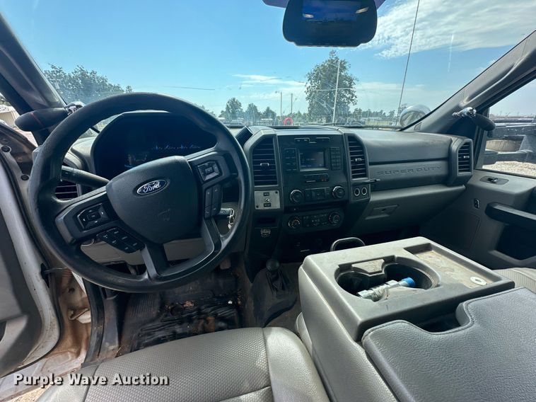 image for item DD3358 2017 Ford F550 Super Duty XL bucket truck