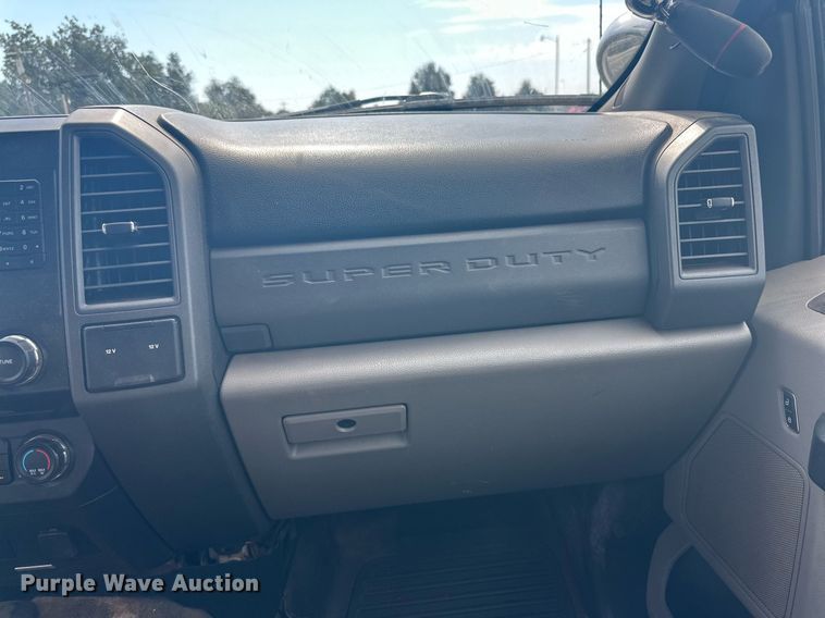 image for item DD3358 2017 Ford F550 Super Duty XL bucket truck