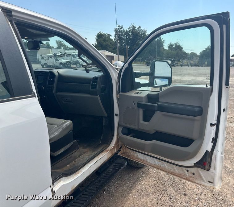 image for item DD3358 2017 Ford F550 Super Duty XL bucket truck