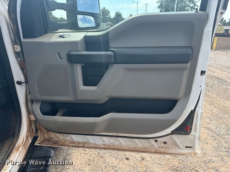 image for item DD3358 2017 Ford F550 Super Duty XL bucket truck