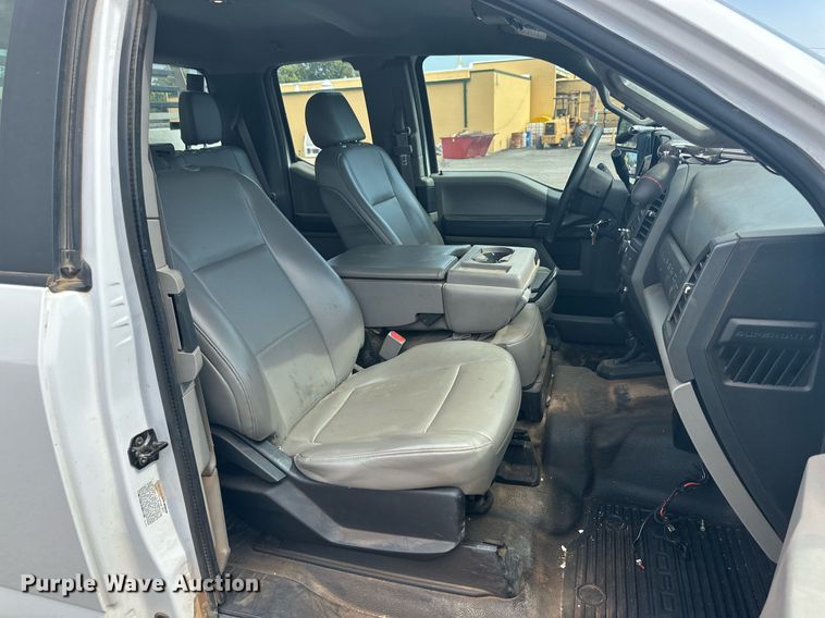 image for item DD3358 2017 Ford F550 Super Duty XL bucket truck