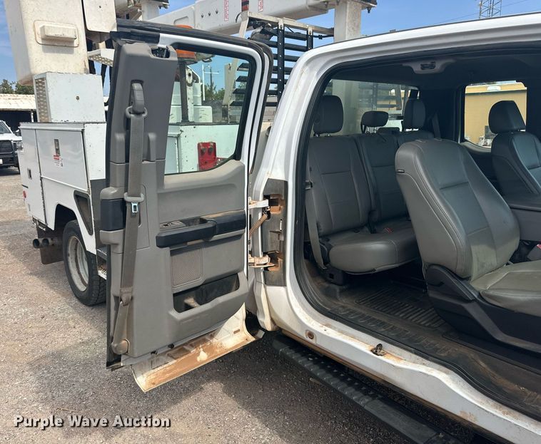 image for item DD3358 2017 Ford F550 Super Duty XL bucket truck
