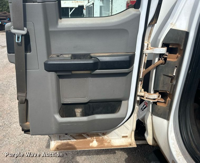 image for item DD3358 2017 Ford F550 Super Duty XL bucket truck