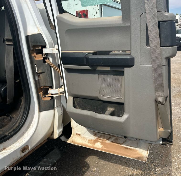 image for item DD3358 2017 Ford F550 Super Duty XL bucket truck