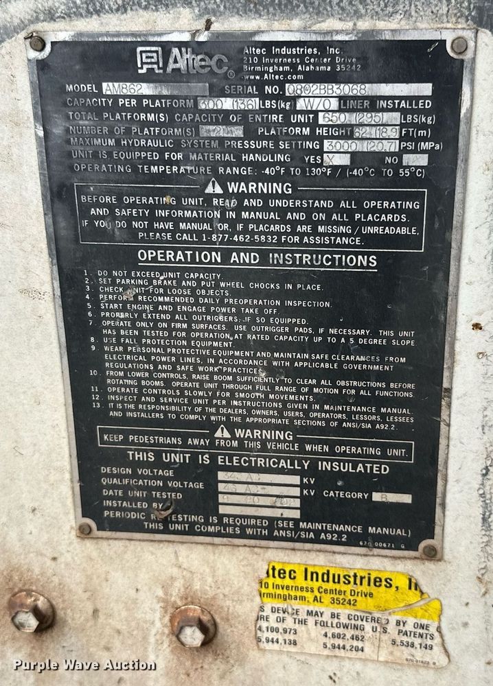 image for item DD3360 2001 International  2674 bucket truck