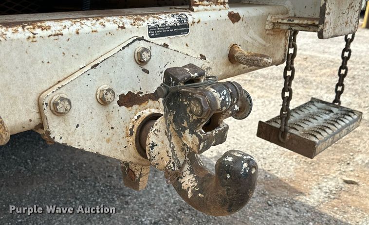 image for item DD3360 2001 International  2674 bucket truck