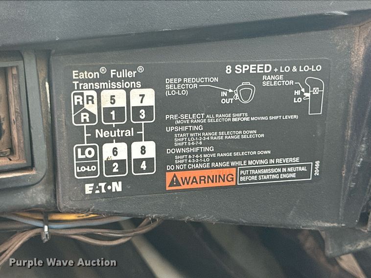 image for item DD3360 2001 International  2674 bucket truck