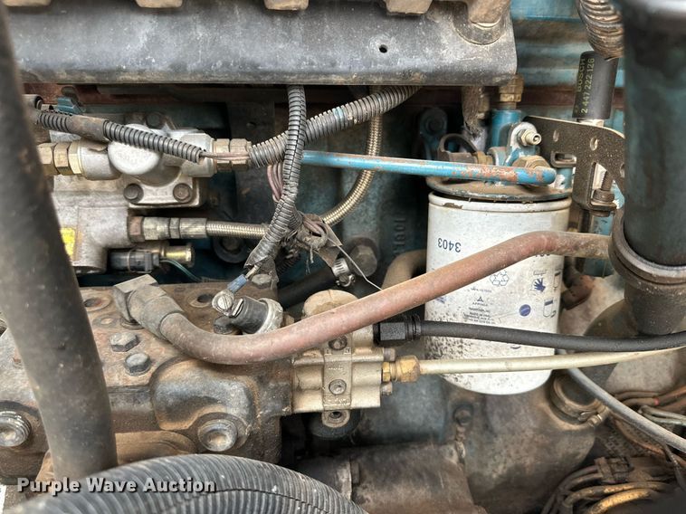 image for item DD3360 2001 International  2674 bucket truck