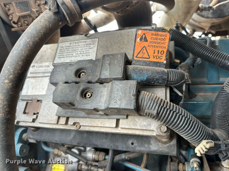 image for item DD3360 2001 International  2674 bucket truck