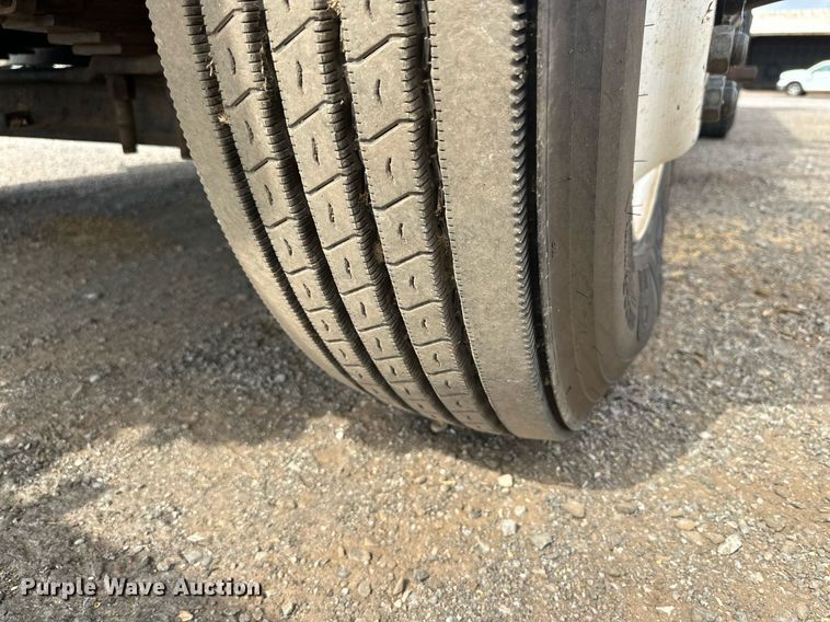 image for item DD3360 2001 International  2674 bucket truck