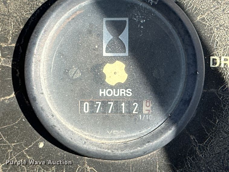 image for item DD3381 John Deere 210LE landscape tractor