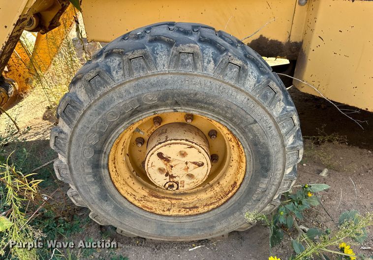 image for item DD3381 John Deere 210LE landscape tractor