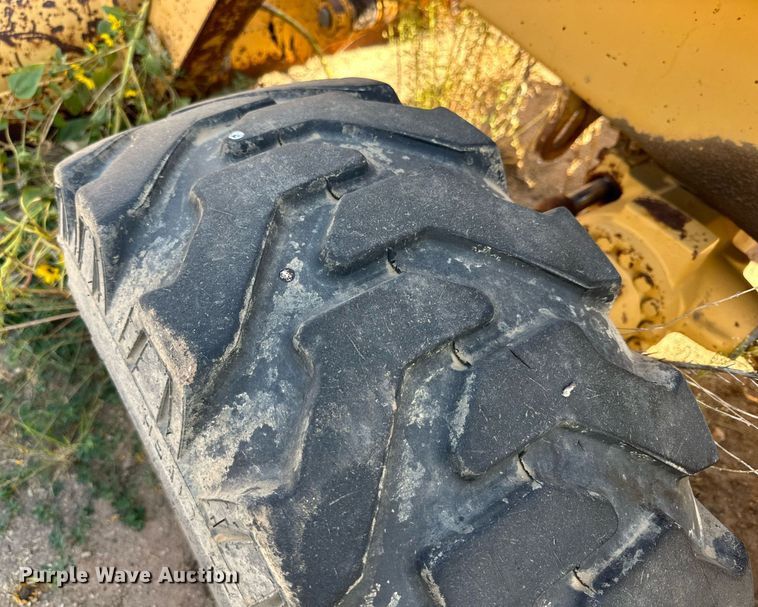 image for item DD3381 John Deere 210LE landscape tractor