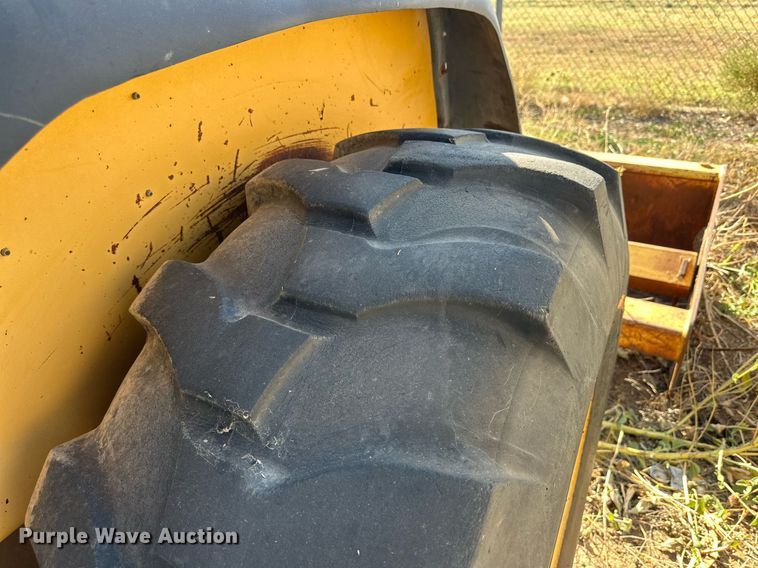 image for item DD3381 John Deere 210LE landscape tractor