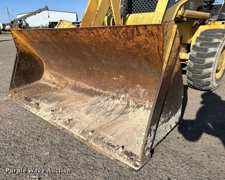 image for item DD3382 2006 John Deere 210LE landscape tractor