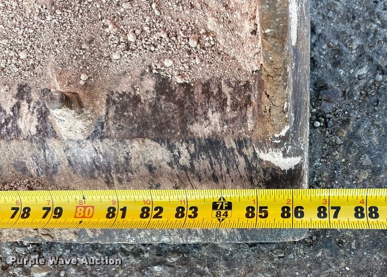 image for item DD3382 2006 John Deere 210LE landscape tractor