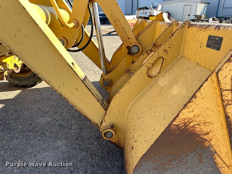 image for item DD3382 2006 John Deere 210LE landscape tractor