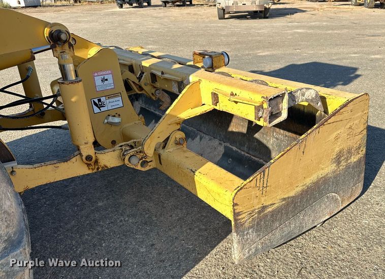 image for item DD3382 2006 John Deere 210LE landscape tractor