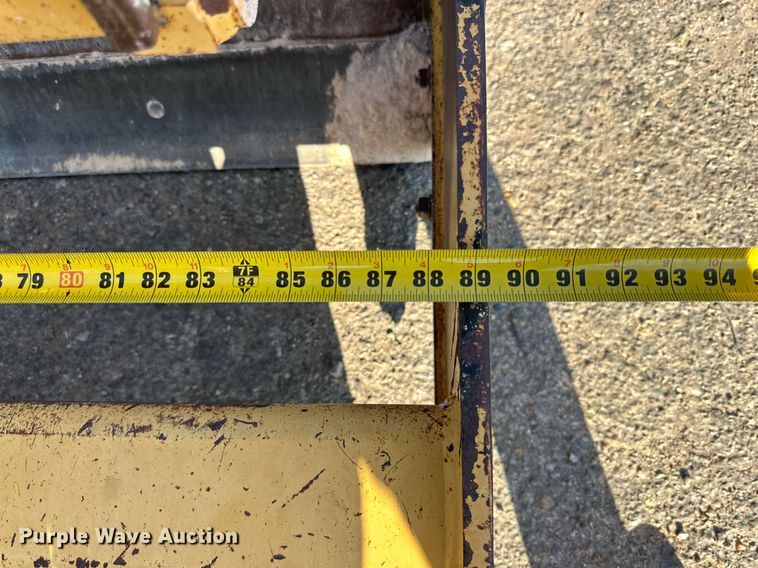 image for item DD3382 2006 John Deere 210LE landscape tractor