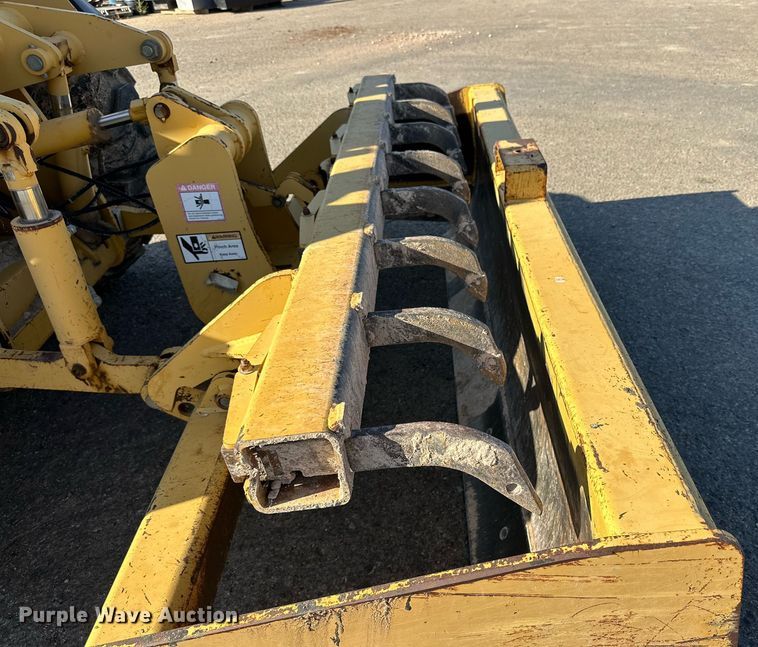 image for item DD3382 2006 John Deere 210LE landscape tractor