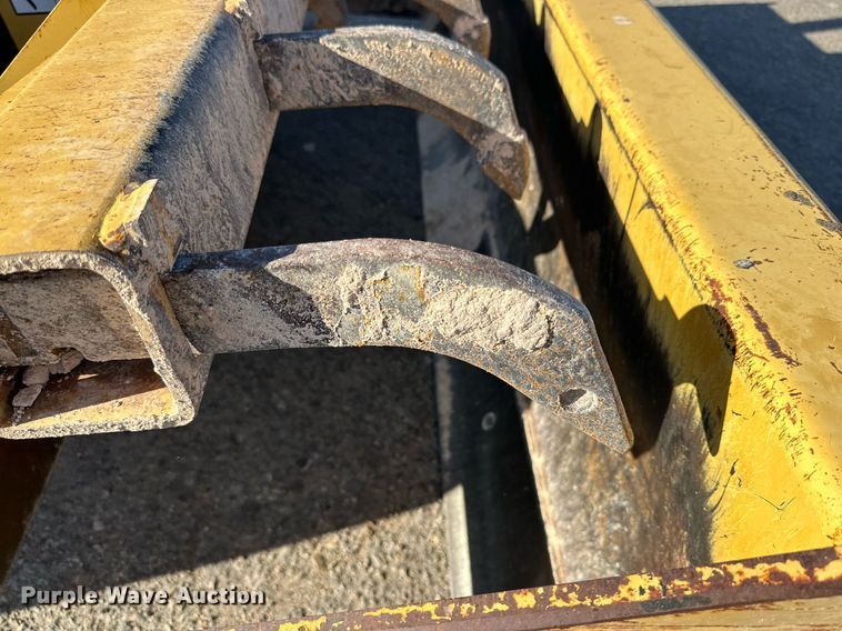 image for item DD3382 2006 John Deere 210LE landscape tractor