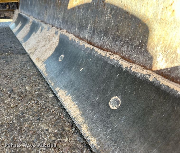 image for item DD3382 2006 John Deere 210LE landscape tractor