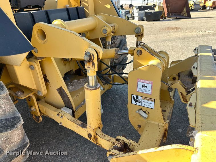 image for item DD3382 2006 John Deere 210LE landscape tractor