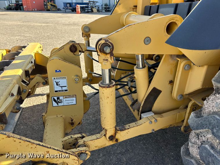 image for item DD3382 2006 John Deere 210LE landscape tractor