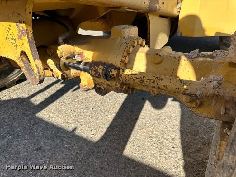 image for item DD3382 2006 John Deere 210LE landscape tractor