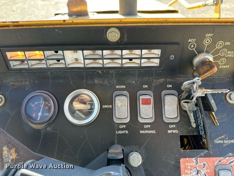 image for item DD3382 2006 John Deere 210LE landscape tractor