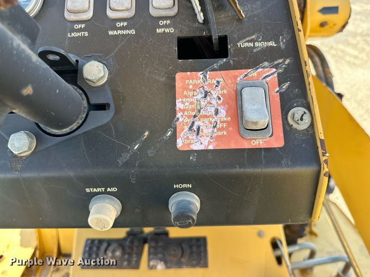 image for item DD3382 2006 John Deere 210LE landscape tractor