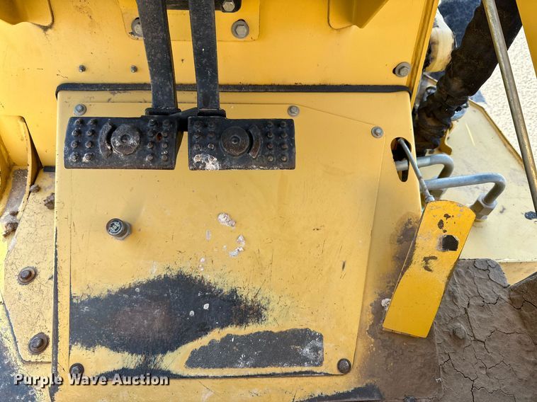 image for item DD3382 2006 John Deere 210LE landscape tractor