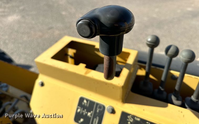 image for item DD3382 2006 John Deere 210LE landscape tractor