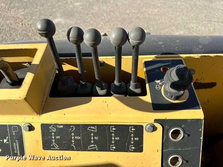 image for item DD3382 2006 John Deere 210LE landscape tractor